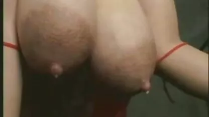 Menina de 18 anos com Peitos grandes se masturbando na webcam no quarto vídeo pornô só brasileiras