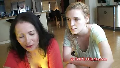 Menina quente chupando namorado na vídeo pornô doido brasileiro rua