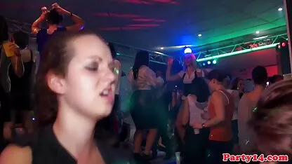 Marido aparafusar esposa Bunda Grande com câncer enquanto ela está chupando vídeo pornô brasileiro caseiro um vibrador