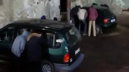 Senhora gorda, no meio da floresta brilha vídeo pornô brasileiro brasileiro a bunda grande e acaricia a si mesma