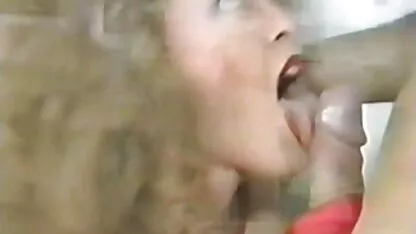 Morena tomando banho sem assistir vídeo pornô caseiro brasileiro roupa e tocando-se
