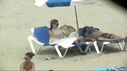 Morena quente seduz dois caras para um videos brasileiros de troca de casais ménage à trois