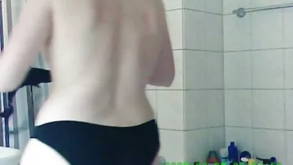Homem video prono brasileira lambeu a cortiça de um estudante russo na cama