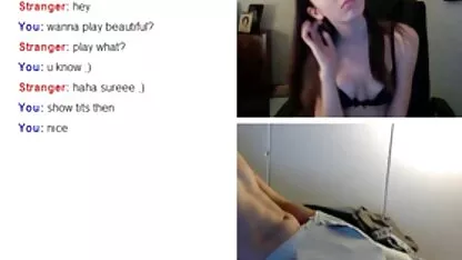 Namorado rastejando uma menina com uma tatuagem na parte inferior das costas para mandu e levou tudo para vidios ponograficos brasileiros a câmera