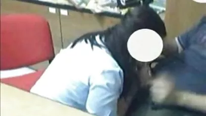 Meninas na vídeo pornô lésbicas brasileiras Bunda inserção vibrador na frente da câmera