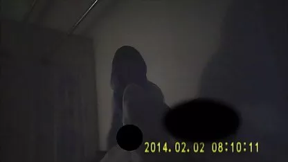 Jovem Lambendo a vagina da mãe atriz brasileira fazendo filme pornô sem camisa na cozinha