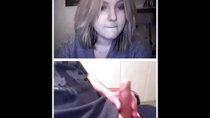 Esposa dando uma boquete garganta ao marido em A videos de sexo brasileiro antigo quarto