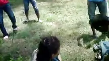 Sasha é um belo nascer do vídeo de pornô de mulher brasileira sol batendo - se na cozinha com vibrador anal