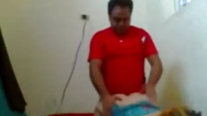 O homem colocou seu videos de sexo de brasileiras gratis pau em um cliente apertado no topo da mesa de massagem