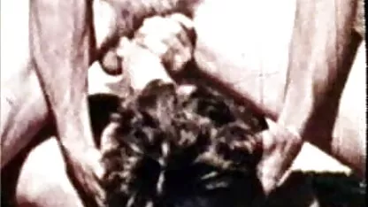 Ébano no rosa calças mostra grande mamas e cuzinho quero assistir um vídeo pornô brasileiro no frente webcam