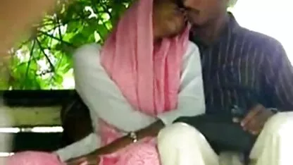 MILF silêncio vibrador peludo chapéus no vídeo pornô com as atrizes brasileiras banheiro