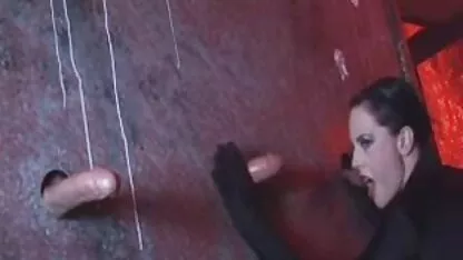 Mãe com adorno no pescoço videos de sexo com mulheres brasileiras chupa e dá anal facker no sofá