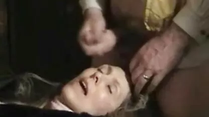 Suculento mãe acariciando sua videos adultos brasileiros bunda no banheiro