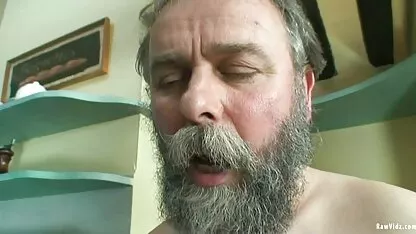 Tatuado massagista plantação de uma ver videos pornos brasileiro vara em peludo Asiático
