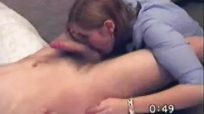 Menina com seios pequenos que são perfurados para ser vídeo pornô com mulatas brasileiras parafusado em fundição