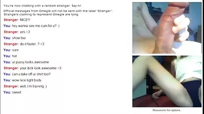 A menina empurrando sua calcinha vídeos pornô brasileiros grátis e dá um boquete para o cara da casa