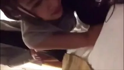 Lésbicas com diferentes cores de cabelo fazer Cooney na frente da câmera vídeo brasileiro pornográfico