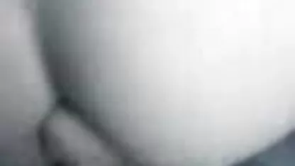Uma loira esbelta acorda seu homem com um boquete vídeo pornô antigo brasileiro