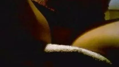 Perto da lagoa, uma mulher negra chupando pau posando 69 vídeo pornô de brasileiros antes do sexo