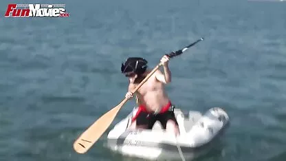 Ruiva fode cara vídeo pornô brasileiro de coroas na praia rochosa