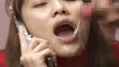 Duas mães vestindo uma strapon para ter sexo em a vídeo pornô brasileiro com novinhas cadeira