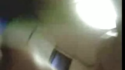 Homem de cabelos grisalhos com uma tatuagem após o sexo vídeo de pornô de novinha brasileira magro jovem