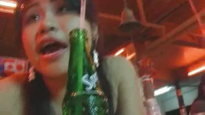 Mãe dá uma lição em anal sexo para uma jovem porno brasileiro cu amante