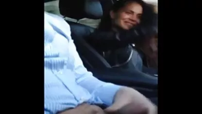 Modelo provocando homens com boa bunda na frente da webcam ver video porno nacional