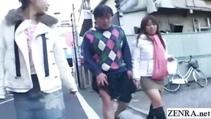 Marido dá a boca de sua esposa com uma tatuagem vídeo pornô brasileiro comendo a sogra em seu peito e derramar cum em seu rosto