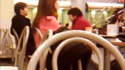Cara raspa sua buceta vídeo pornô só com brasileiras e bunda menina Asiática no sofá