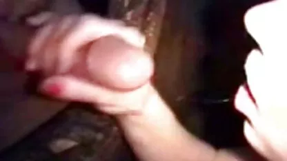 Maduro Mom nua e vídeos pornô brasileiros traços ela mesma no frente da câmera no um vermelho cadeira