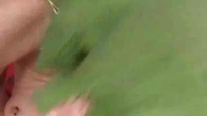 Um homem colocou vídeo pornô mulher brasileira gostosa as mãos em um amigo e quebrou sua bunda na bunda dele