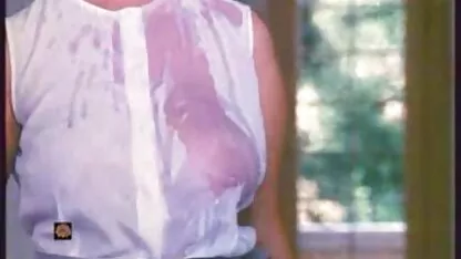 Latina com vibrador filme pornô brasileiro agora rosa Sutiã no lobby