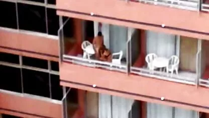 Um homem que insere o pênis no chapéu robusto da mãe e baixa o sêmen videos pornos antigos brasileiros no buraco