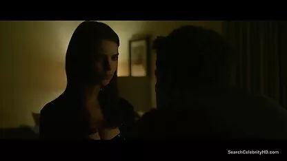 Muscular filme pornô brasileiro mulher transando com cavalo menina atraente mulato anal em grande galo em cama