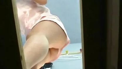 Um homem fode uma vaca jovem quero ver vídeo de pornô de mulher brasileira no tapete azul durante o treinamento